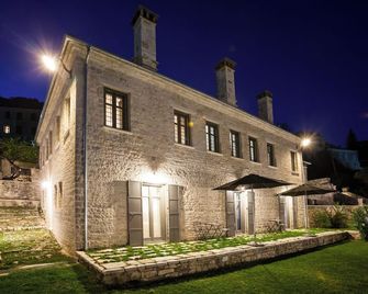 Apeiros Chora Hotel - Ano Pedina - Gebäude