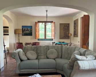 Villa Milone Etna Country House - Zafferana Etnea - Obývací pokoj