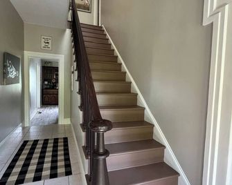 Valentines special stay at The Farmhouse at The Carr Farm in Howell! - Howell - Trappen