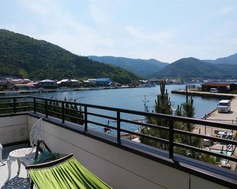 Guest House Darumaya - Hostel - Nishinoshima - Balcón