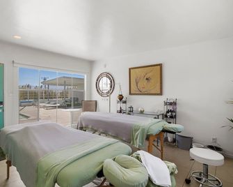 Sagewater Hotel - Desert Hot Springs