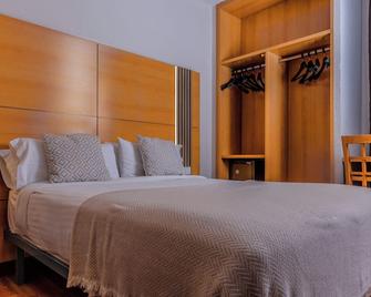 Hotel Serrano - Córdoba - Soverom