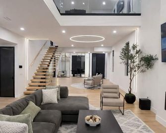 Downtown Luxe Stay - High River - High River