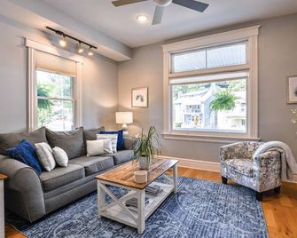 Cincy Dream Walk To Zoo Uc Hospitals And Short Vine District - Cincinnati - Living room