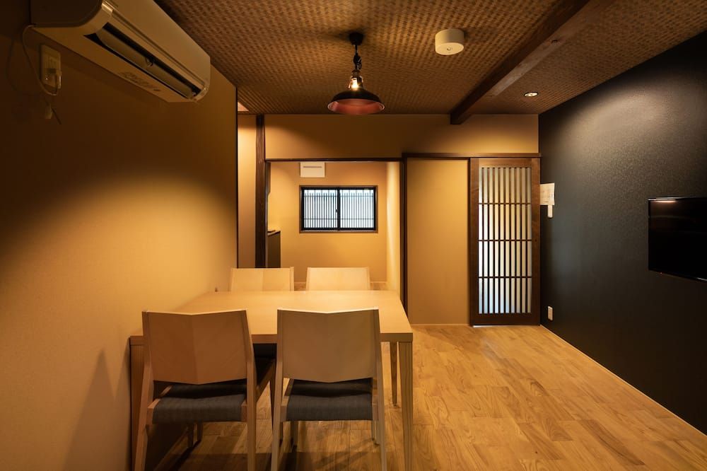 Kanade Inarisandomae - קיוטו - חדר אוכל