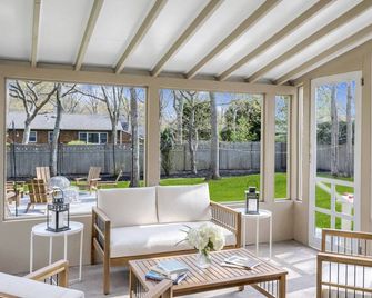 Hampton Bays Home Minutes From Southampton Village, Shinnecock Bay, Ocean... - Hampton Bays - Patio