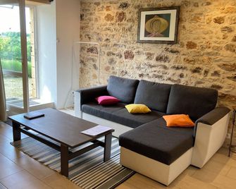 Cosy gite in the middle of beautiful nature - Loubejac - Sala de estar