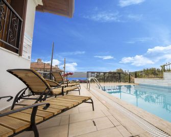 Portofino Apartments - Akyaka - Pool