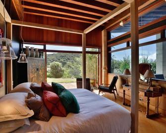 Donkey Bay Inn - Russell