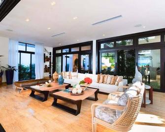 Contemporary Fully Staffed Beachfront Villa - El Limon - Lobby
