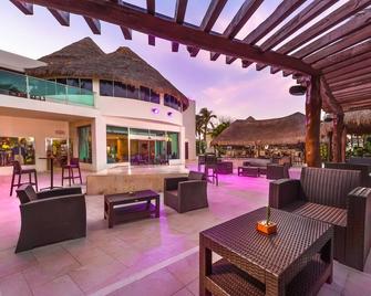 Desire Resort & Spa Riviera Maya - Couples Only - פוארטו מורלוס - פטיו