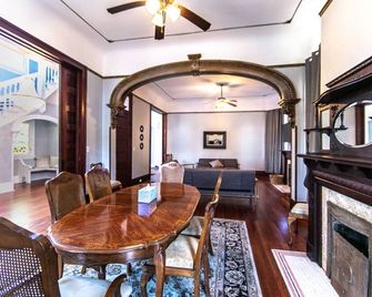Claiborne Historic Mansion - 5 bed-3bath - ניו אורלינס - חדר אוכל