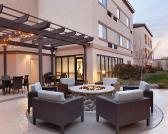 Courtyard by Marriott Charlotte Airport North - Charlotte - Patio