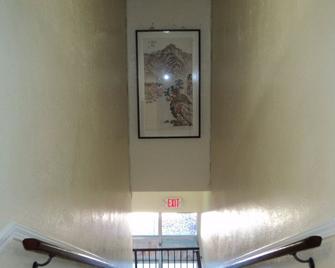 Travelers Bed & Breakfast Hostel - Las Vegas - Escaleras