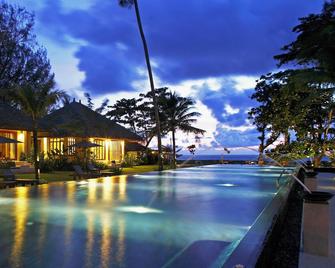 邦薩村酒店 - 塔庫巴 - 拷叻 - 游泳池