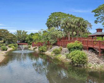Park Shore Resort - נייפלס - נוף חיצוני