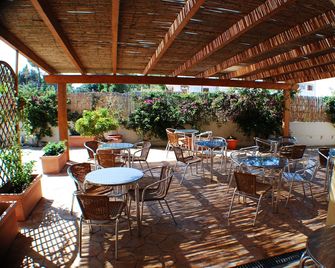 Hotel Le Sabbie Calasetta - Calasetta - Buffet