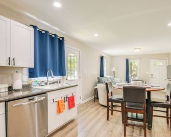 Charming Greenville Home w/ Yard: 3 Mi to Downtown - Greenville - Comedor