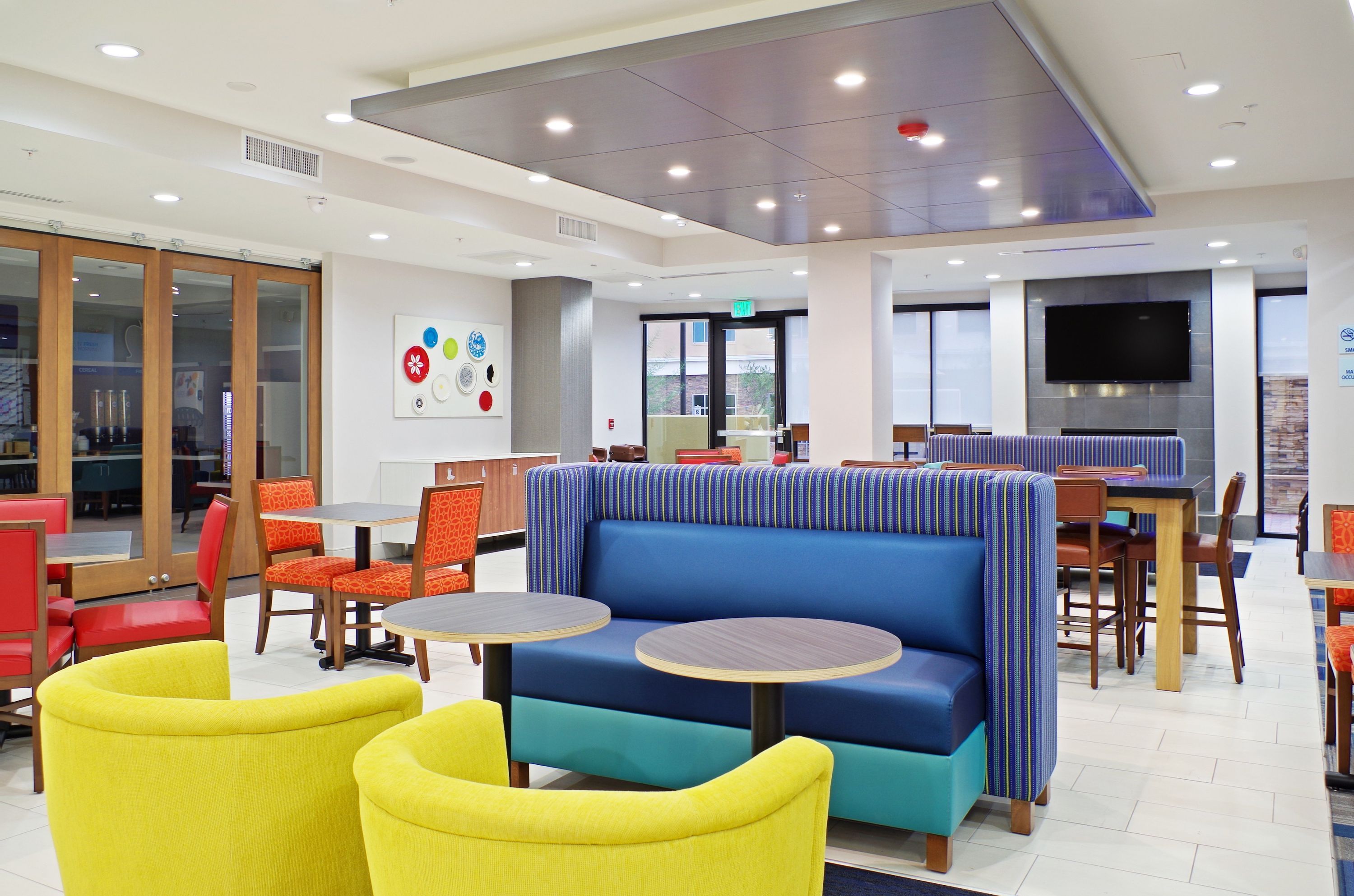 Holiday Inn Express & Suites Phoenix North - Scottsdale By IHG - פיניקס - טרקלין