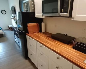 Downtown Studio - Mustard - Moscow - Kitchen