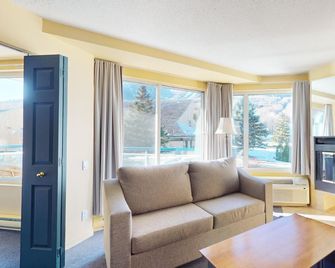 Hébergement Mont-Ste-Anne Condos - Beaupre - Living room