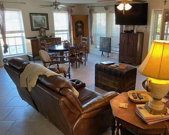 Opa's House - Abilene - Living room