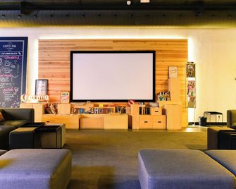 Toc Hostel Barcelona - Bác-xê-lô-na