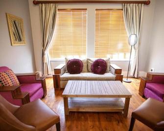 Komani Resorts - Queenstown - Living room