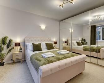 Kist Accommodates - Stylish Headingley Apartment - Parking - 500 Mps Wifi - Headingley - Bedroom