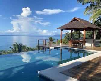Tropical cliff house, 3 minute walk to the beach - Tambor - Bazén