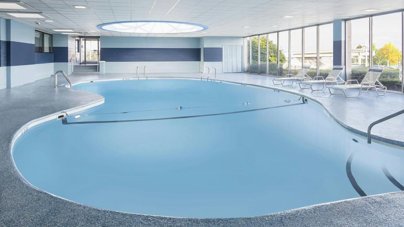 Four Points by Sheraton Milwaukee Airport