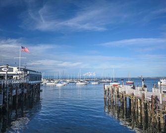 Lone Oak Lodge - Monterey - Outdoor view