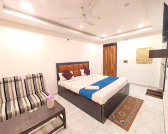 Goroomgo Kabir Charbagh Lucknow - Lucknow - Bedroom