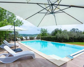 Beautiful apartment in villa for 6 people with pool, WIFI, TV, terrace and parking - Casalbordino - Piscina
