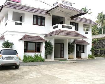 Hotel Kavery - Kotamangalam - Building