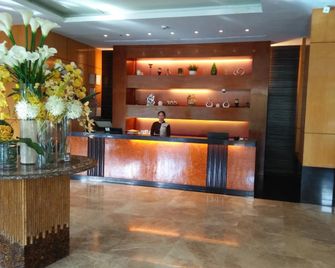 Sotogrande Hotel and Resort - לאפו-לאפו סיטי - דלפק קבלה