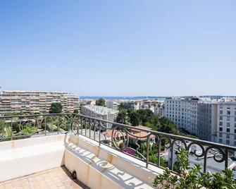 Art Deco Luxury Apartment with Breath Taking View on Cannes Bay by Olidesi - Cannes - Balkong