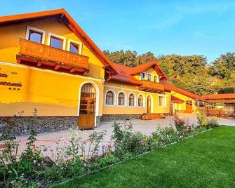 Casa Rasnoveana - Рышнов - Clădire