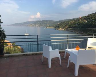 蔚藍海岸酒店 - 切法盧 - 西法魯 - 陽台