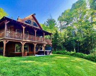 New Cast Away Grand Lodge... 4 - Bedroom With Hot Tub - Blackville - Edificio