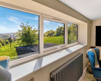 Luxury Escape with Cinema, Pool Table & Darts - Leeds
