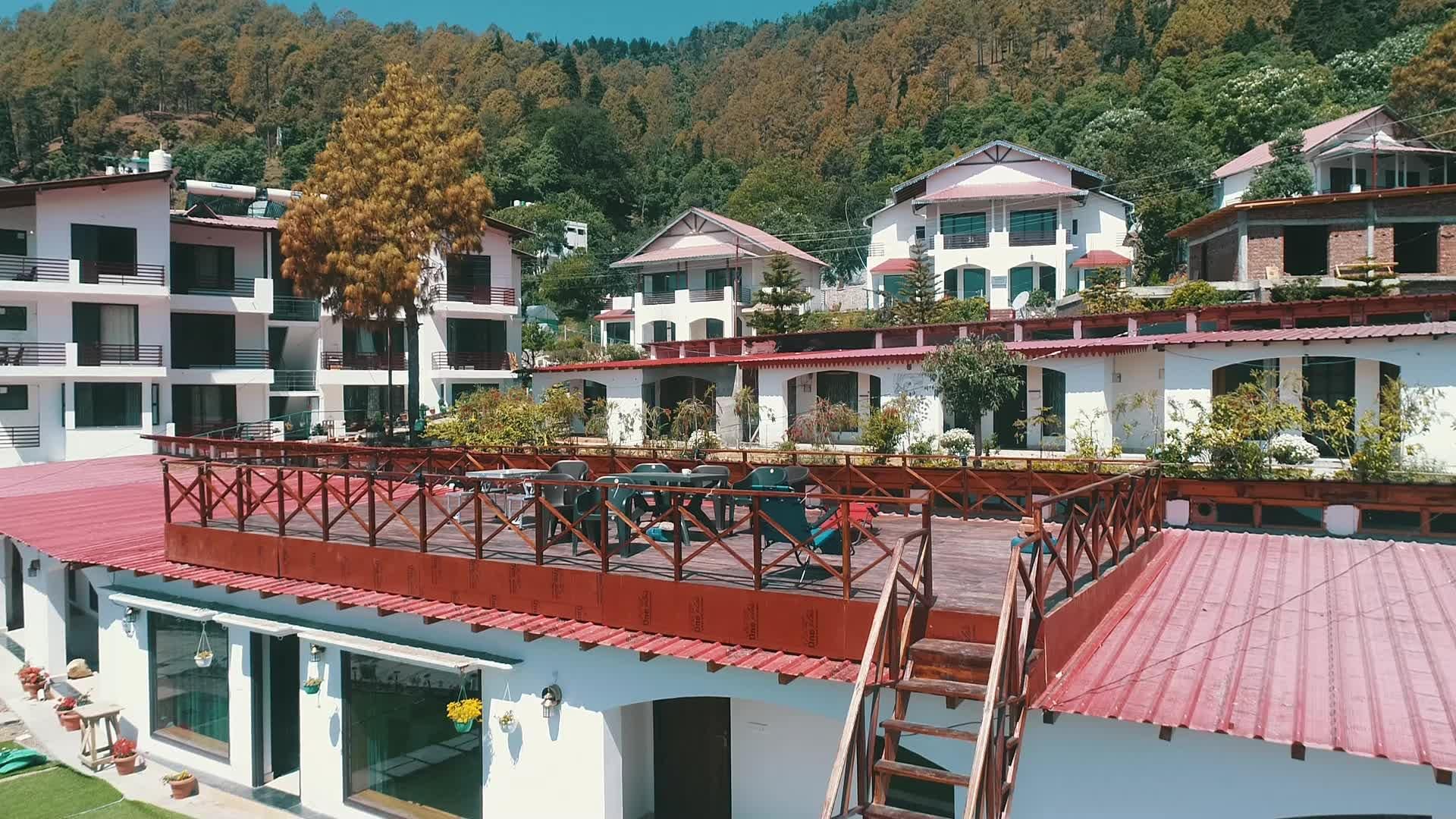 Just Naturals Wellness Resort Nainital - נאיניטל - בניין
