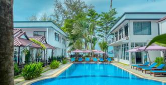 Sea Breeze Resort - Sihanoukville - Bể bơi