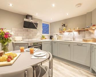 Dolphin Cottage - Brixham - Kitchen
