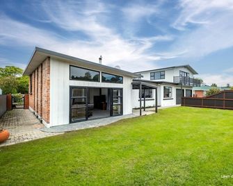 Spacious, modern, centrally located house. - Geraldine - Budova