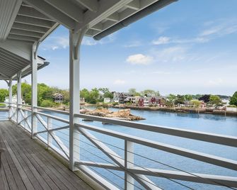 The Queen of the Thimble Islands - Branford - Balkon