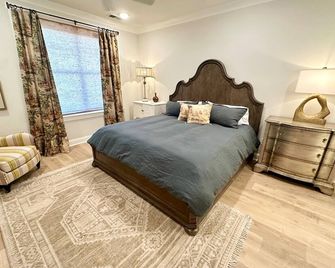 The Southern Belle, 3BR Classic Comfort in Oxford Photo Opportunity - Oxford - Schlafzimmer