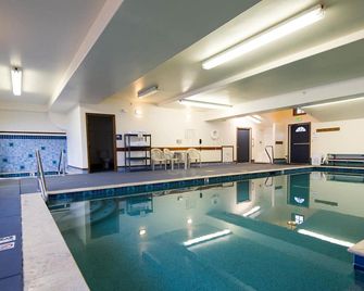 The Sandcastle Beachfront Hotel - לינקולן סיטי - בריכה