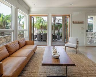 Ocean View Del Mar Beach Home w/ Jacuzzi! - San Diego - Living room