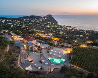 Tenuta C'est la Vie - Serrara Fontana - Gebouw